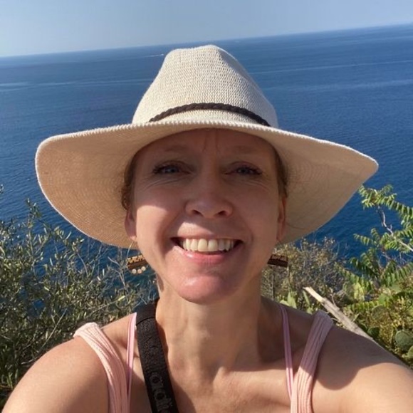 Meet your Posher, Amanda - Picture 1 of 1